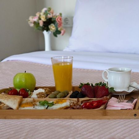 Art Hotel バトゥーミ エクステリア 写真