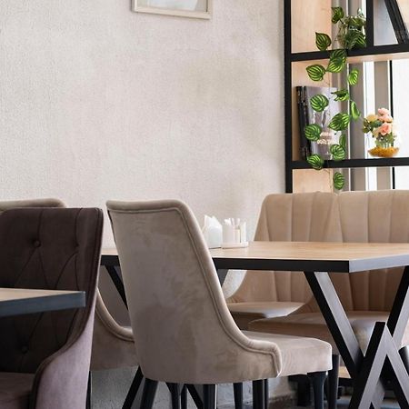 Art Hotel バトゥーミ エクステリア 写真