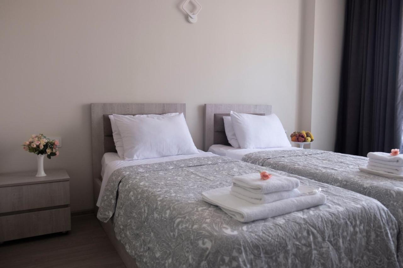 Art Hotel バトゥーミ エクステリア 写真