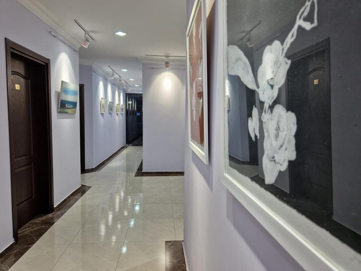 Art Hotel バトゥーミ エクステリア 写真
