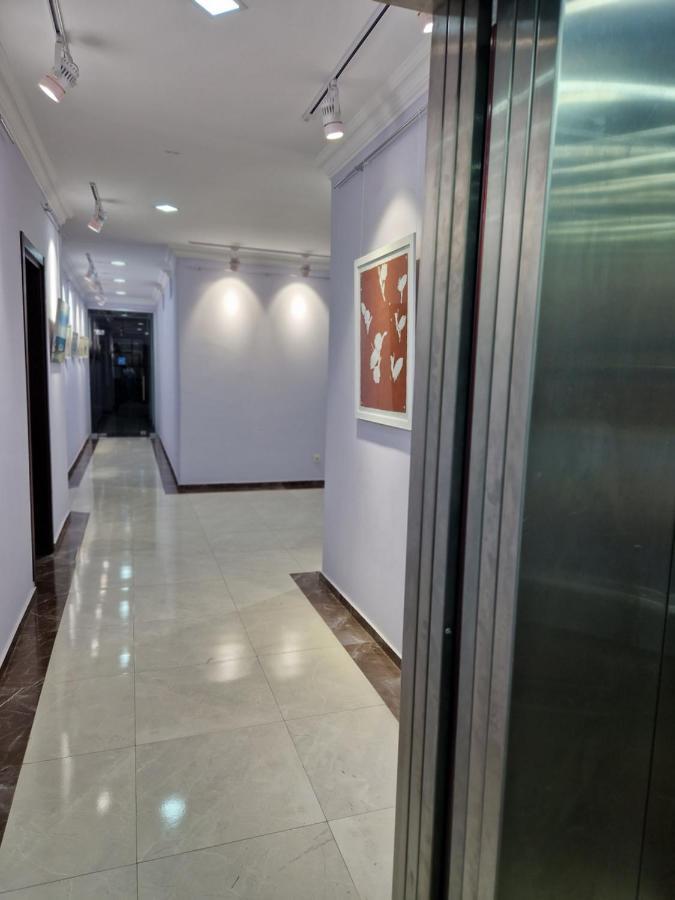 Art Hotel バトゥーミ エクステリア 写真